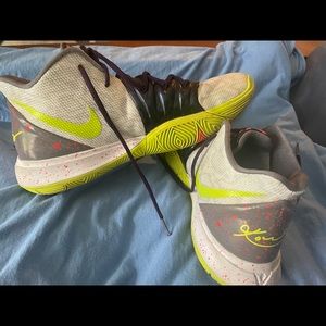Kyrie 5 mamba mentality Nike sneaker 2019 Mens size 9.5 worn